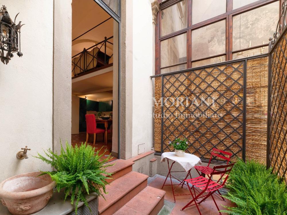 OLTRARNO - CORTE INGRESSO PRIVATO