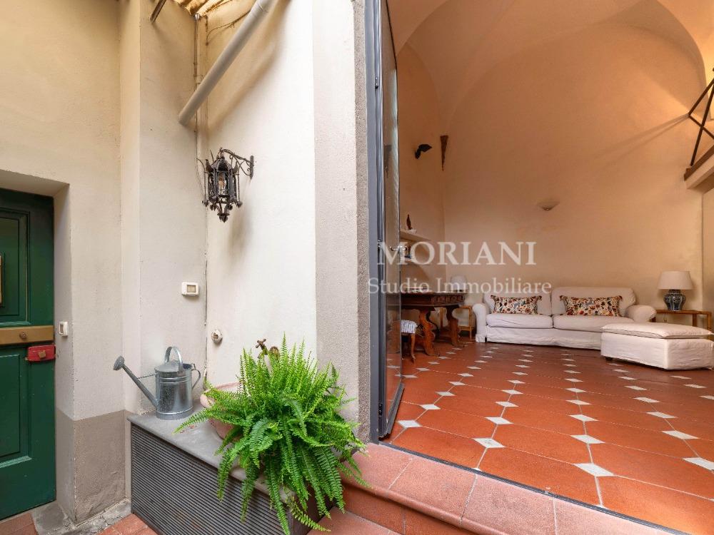 OLTRARNO - CORTE INGRESSO PRIVATO