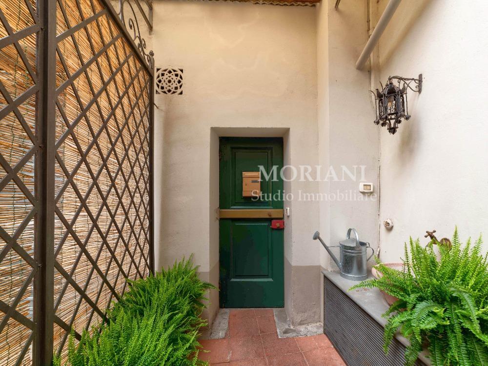 OLTRARNO - CORTE INGRESSO PRIVATO